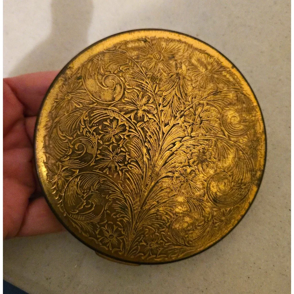 Vintage Compact Gold Tone Round Floral Engraved Powder w/ Mirror & Puff Patina